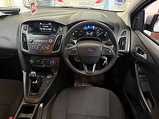 Used 2017 Ford Focus Style Silver - Interior and Exterior details 9