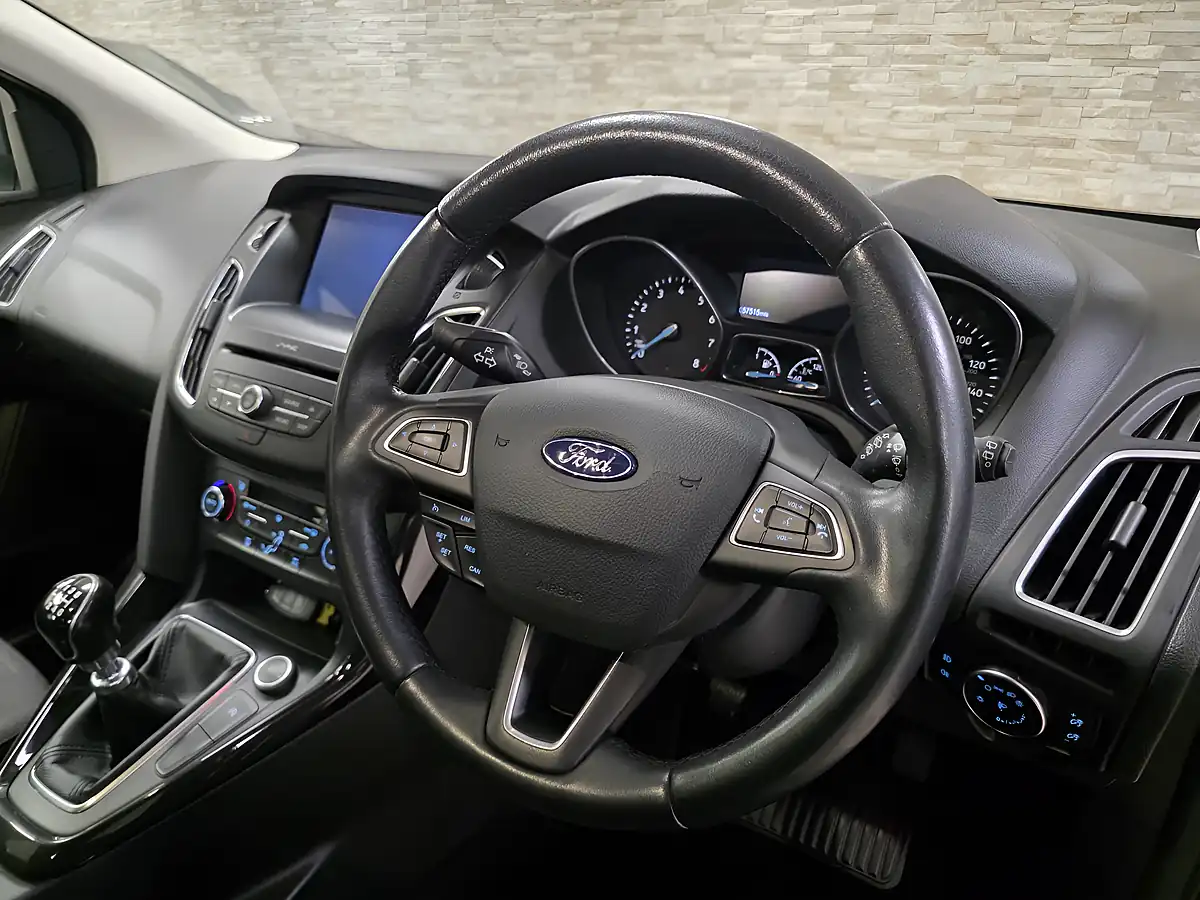Used 2017 Ford Focus Titanium Black - Interior and Exterior details 5