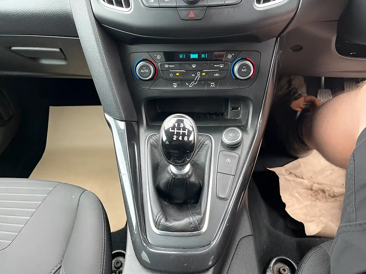 Used 2017 Ford Focus Titanium Blue - Interior and Exterior details 18