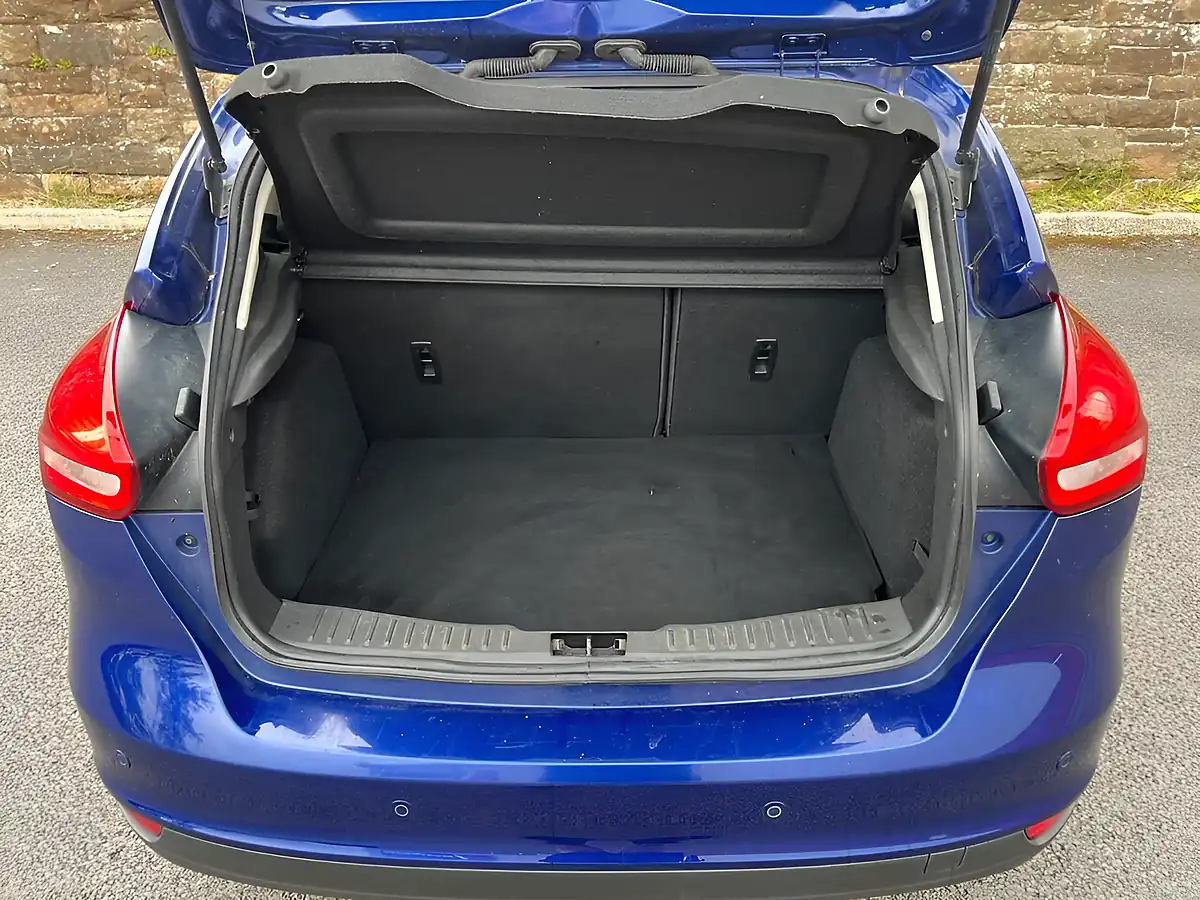 Used 2017 Ford Focus Titanium Blue - Interior and Exterior details 8