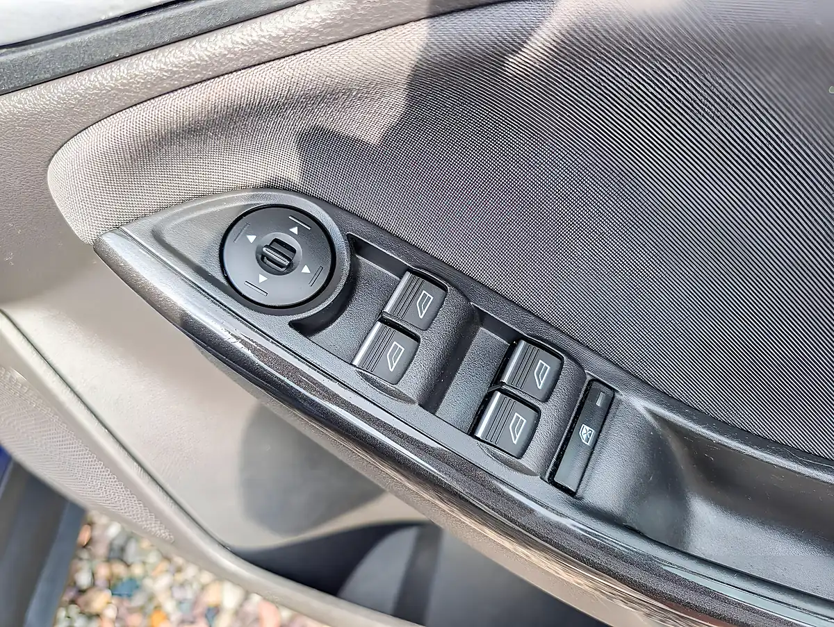 Used 2017 Ford Focus Titanium Blue - Interior and Exterior details 13
