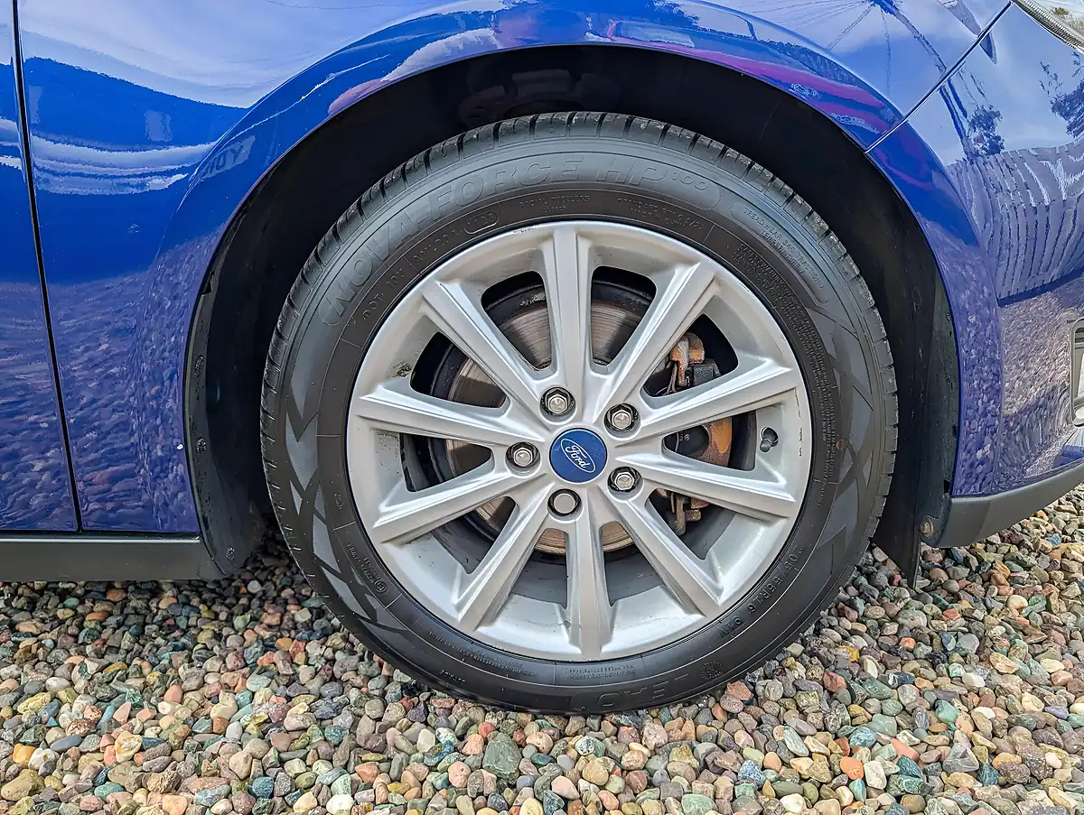Used 2017 Ford Focus Titanium Blue - Interior and Exterior details 14