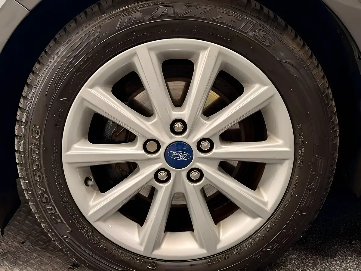 Used 2017 Ford Focus Titanium Grey - Interior and Exterior details 15