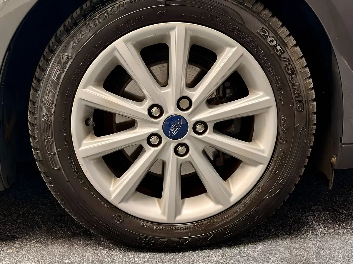 Used 2017 Ford Focus Titanium Grey - Interior and Exterior details 16