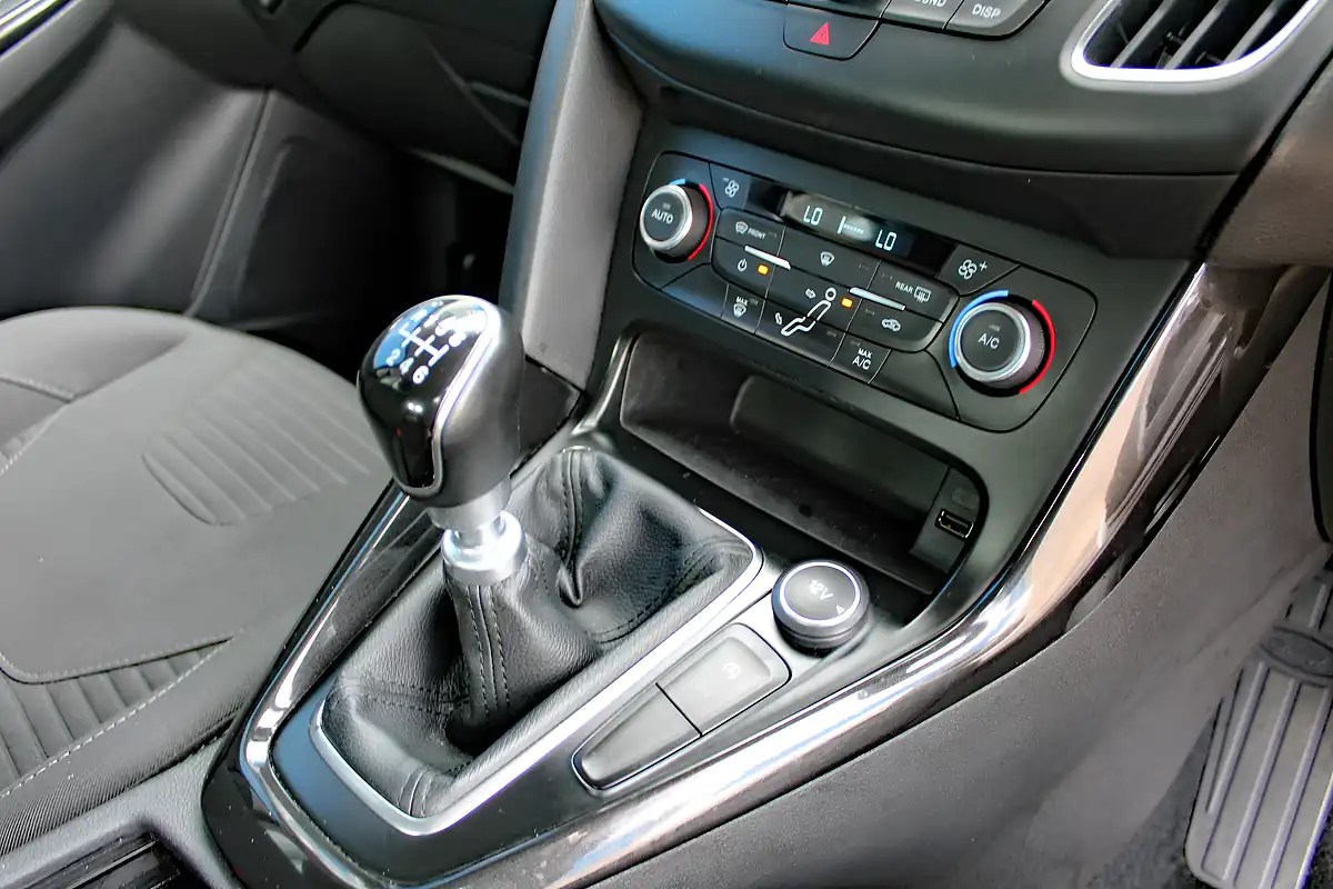 Used 2017 Ford Focus Titanium Silver - Interior and Exterior details 16