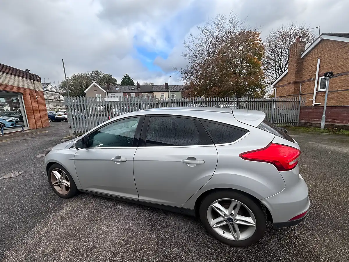Used 2017 Ford Focus Titanium Silver - Interior and Exterior details 4