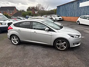 Used 2017 Ford Focus Titanium Silver - Interior and Exterior details 8