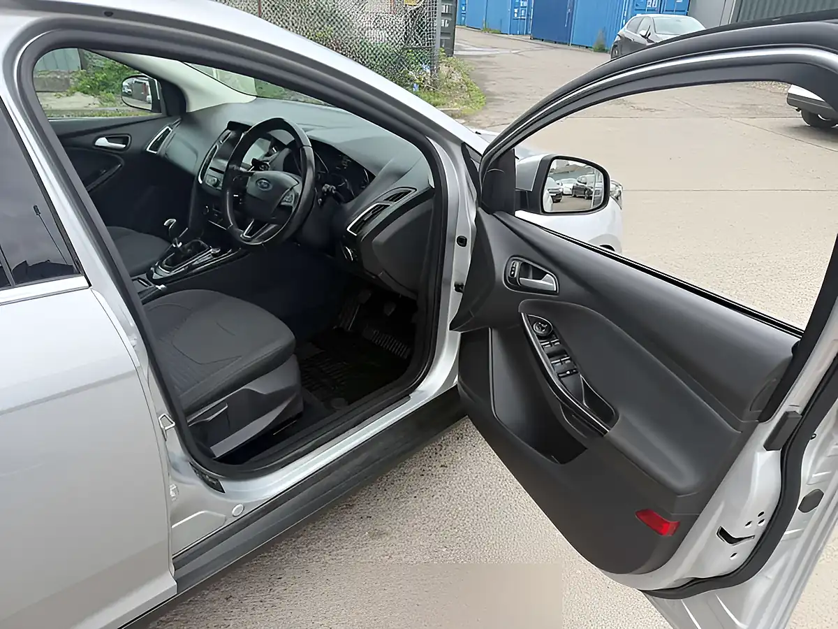 Used 2017 Ford Focus Titanium Silver - Interior and Exterior details 13