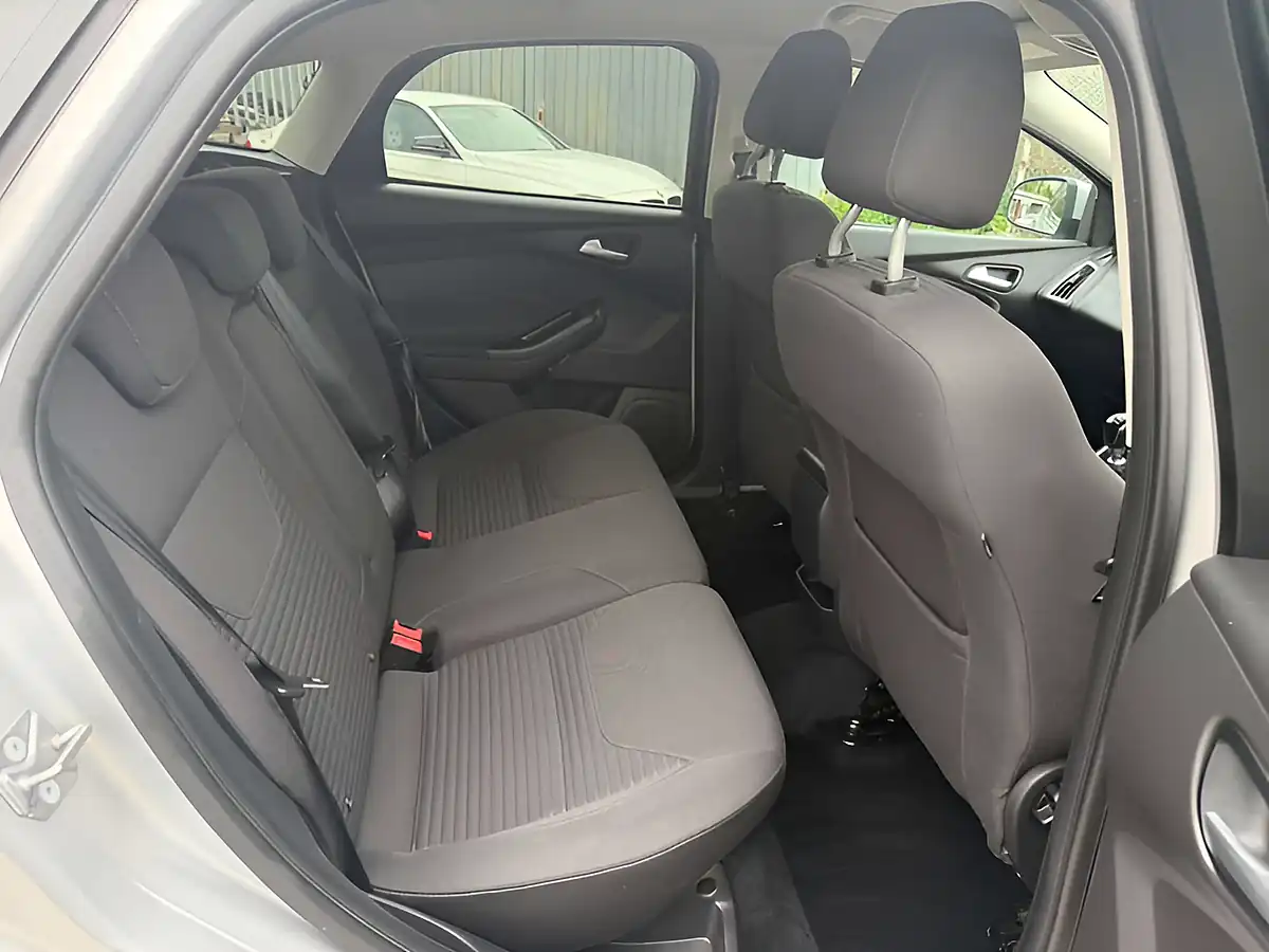 Used 2017 Ford Focus Titanium Silver - Interior and Exterior details 18
