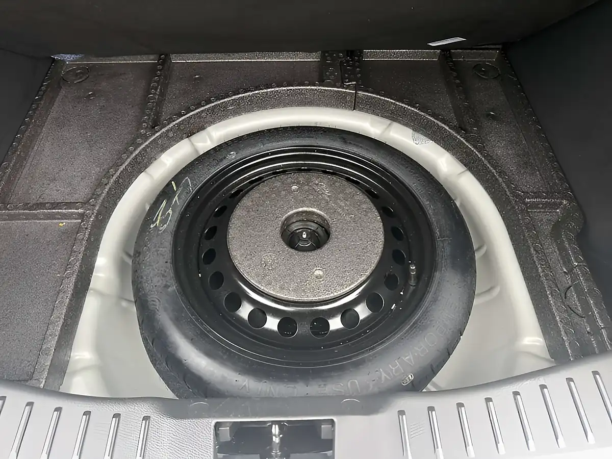 Used 2017 Ford Focus Titanium Silver - Interior and Exterior details 20