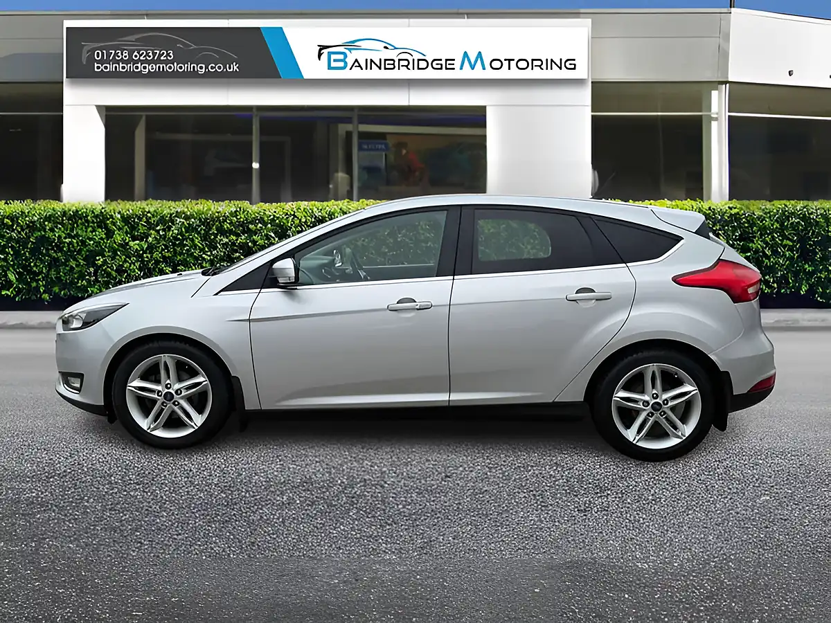 Used 2017 Ford Focus Titanium Silver - Interior and Exterior details 6