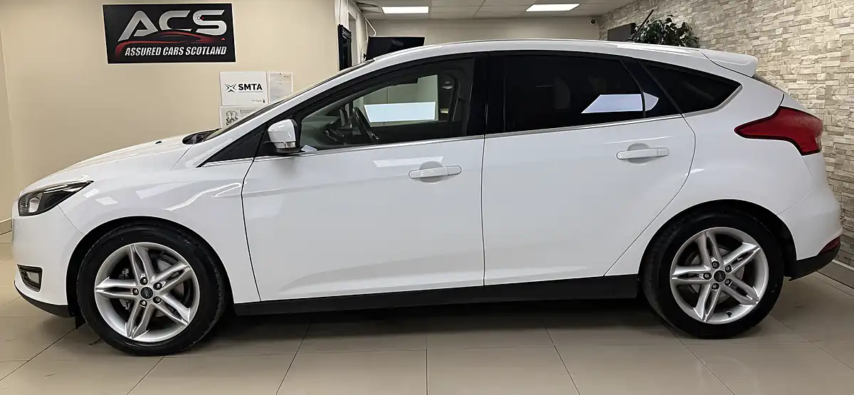 Used 2017 Ford Focus Titanium White - Interior and Exterior details 12
