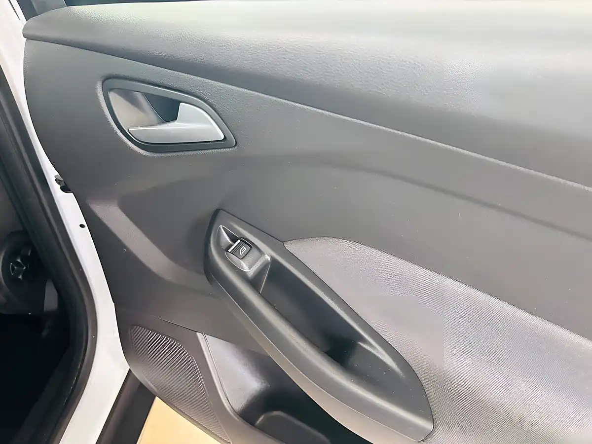Used 2017 Ford Focus Titanium White - Interior and Exterior details 14