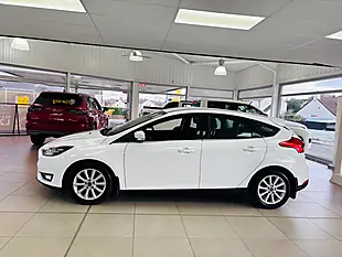 Used 2017 Ford Focus Titanium White - Interior and Exterior details 4