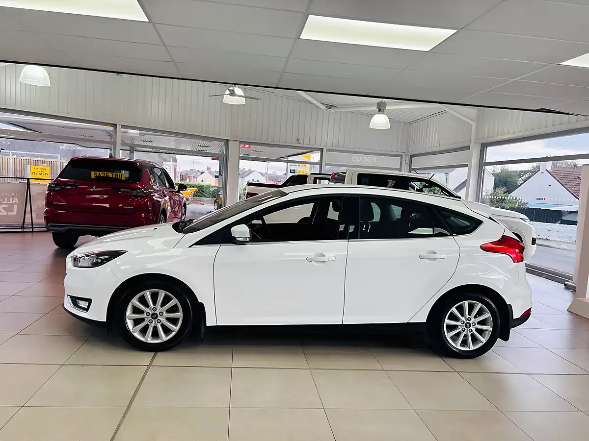 Used 2017 Ford Focus Titanium White - Interior and Exterior details 4