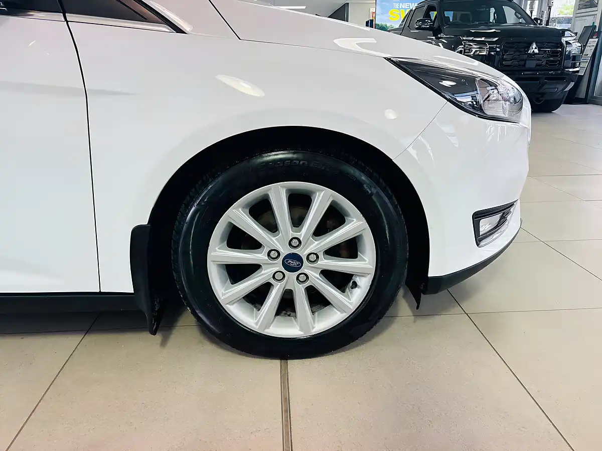 Used 2017 Ford Focus Titanium White - Interior and Exterior details 9