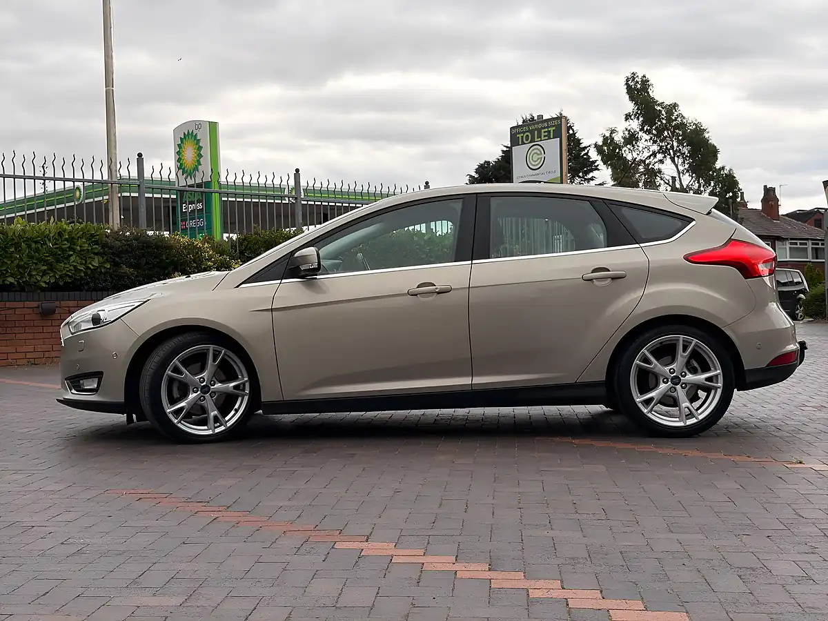 Used 2017 Ford Focus Titanium X Silver - Interior and Exterior details 10