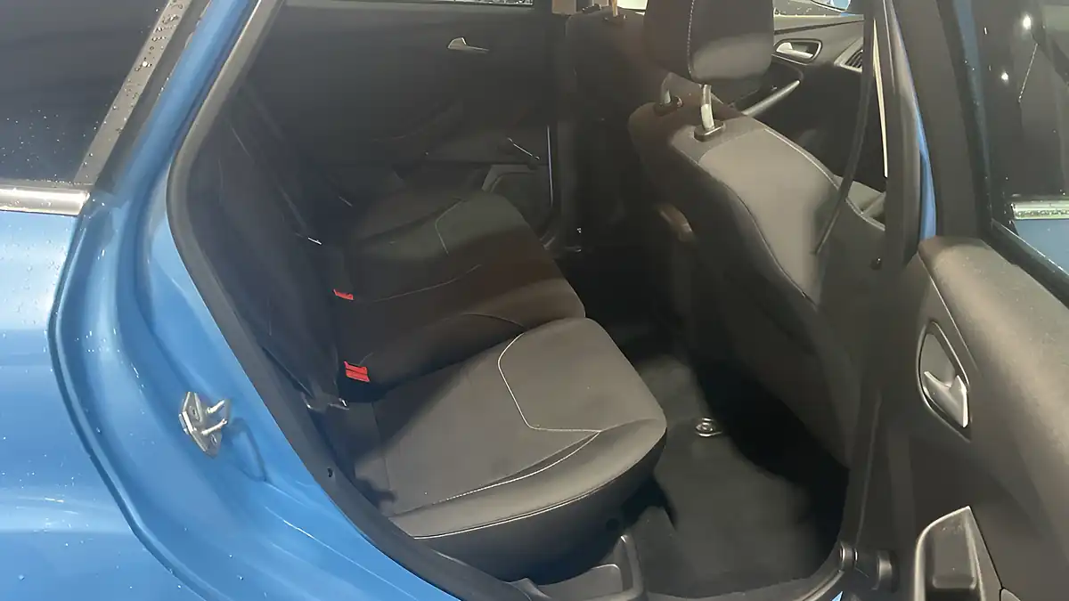 Used 2017 Ford Focus Zetec Blue - Interior and Exterior details 10