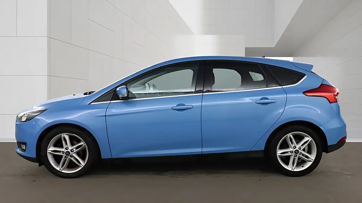 Used 2017 Ford Focus Zetec Blue - Interior and Exterior details 6
