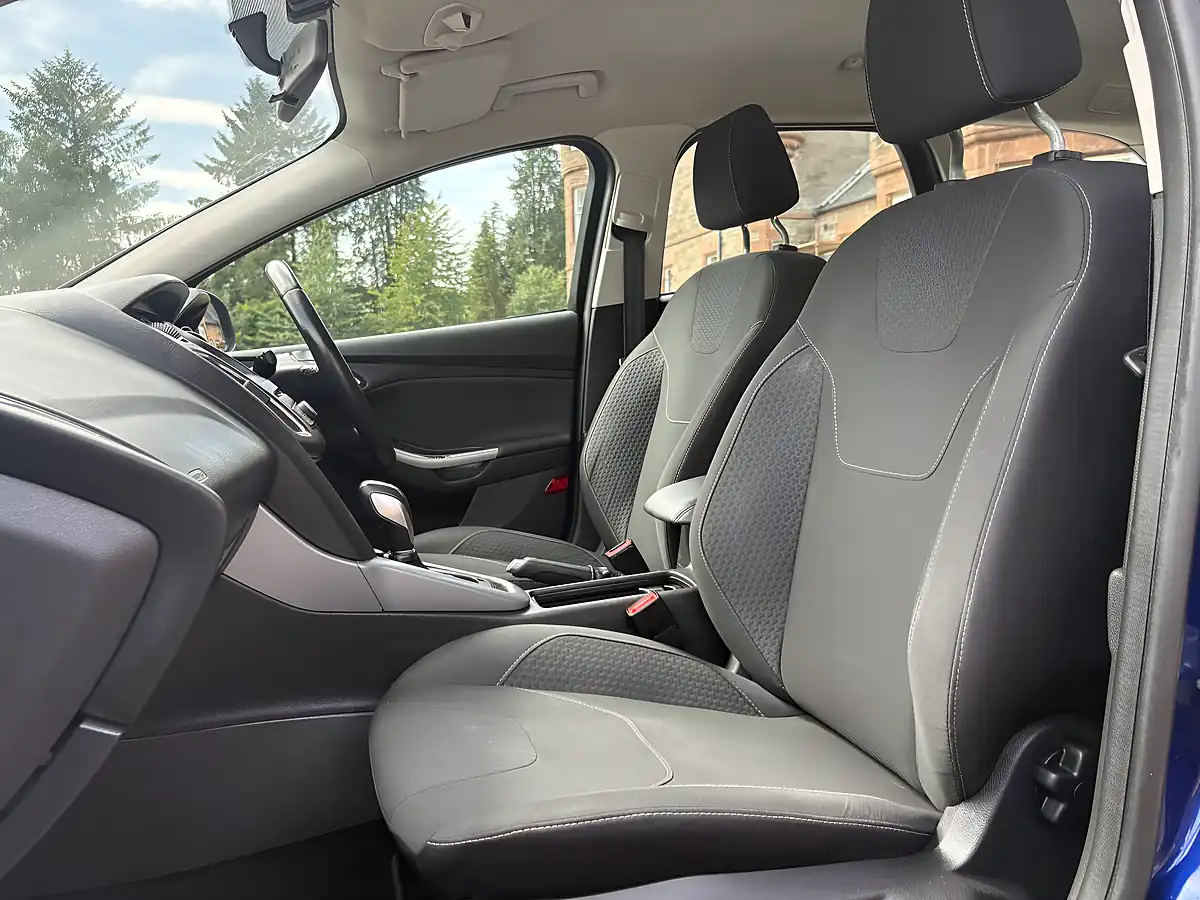 Used 2017 Ford Focus Zetec Blue - Interior and Exterior details 18