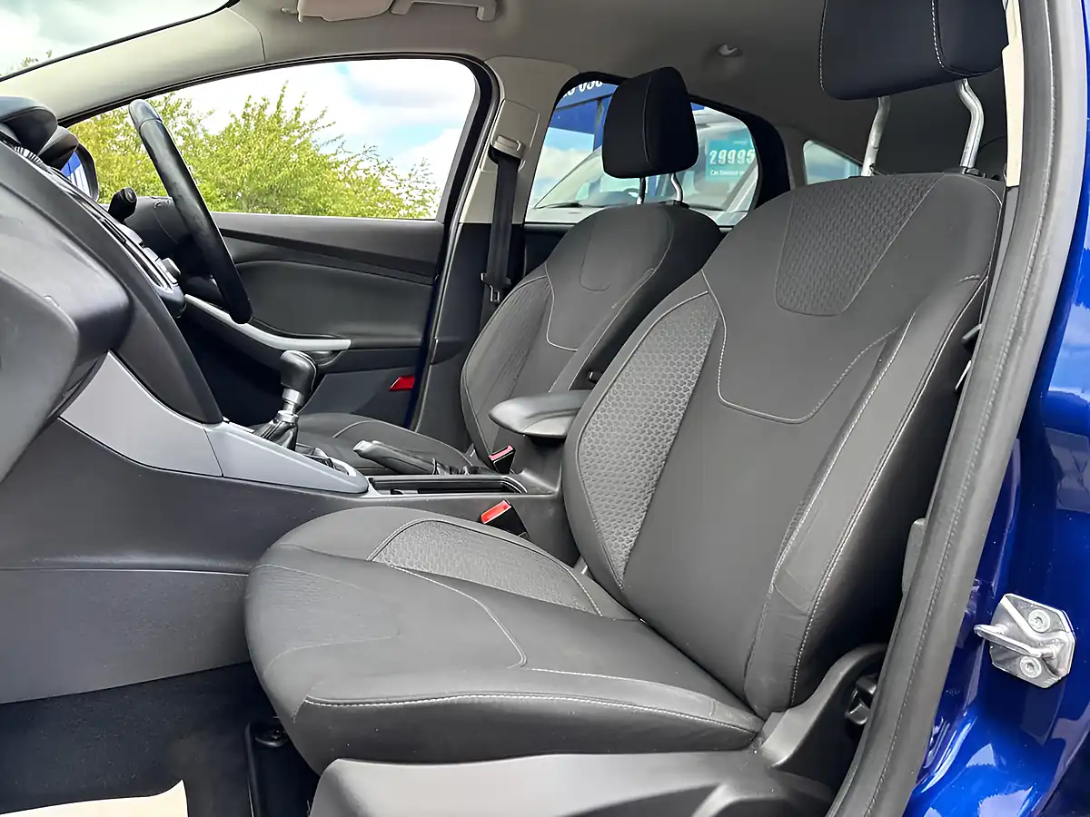 Used 2017 Ford Focus Zetec Edition Blue - Interior and Exterior details 11