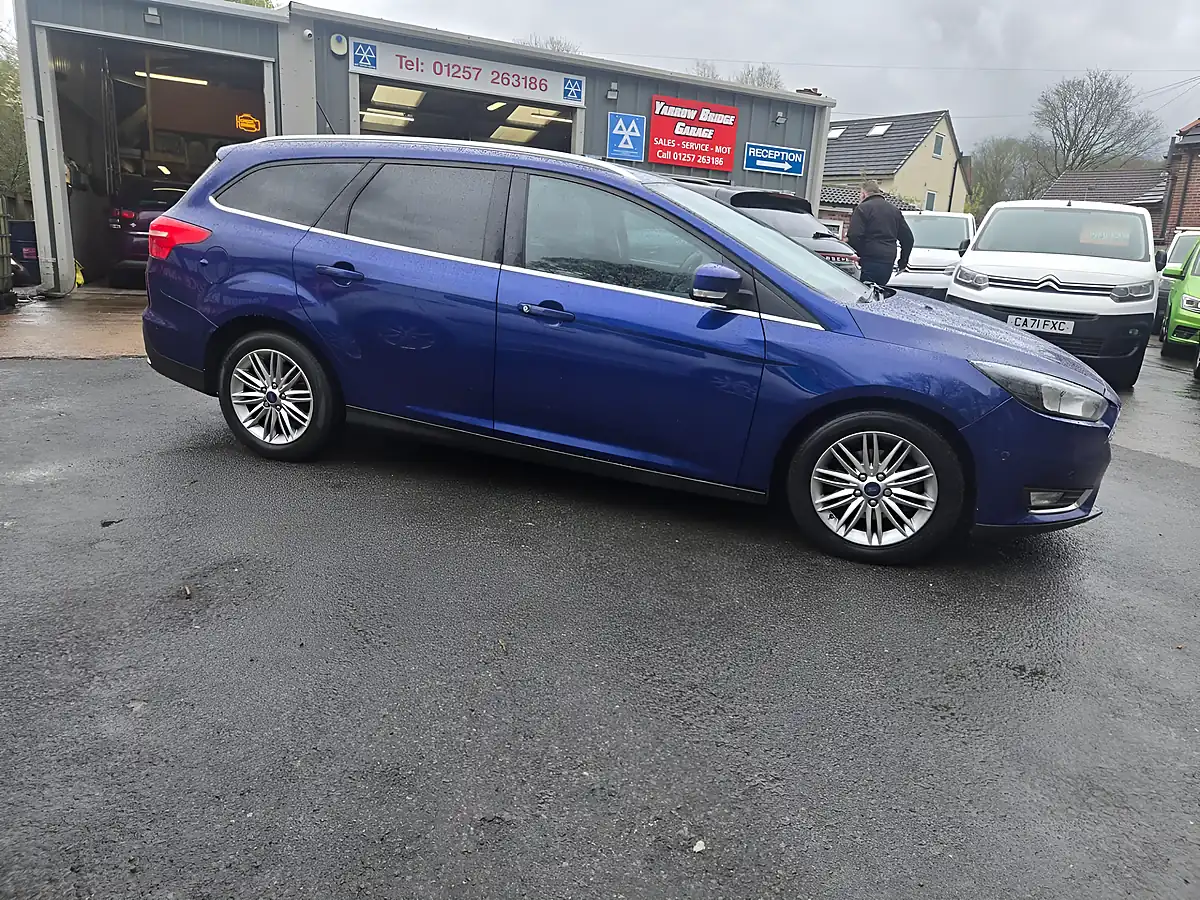 Used 2017 Ford Focus Zetec Edition Blue - Interior and Exterior details 7
