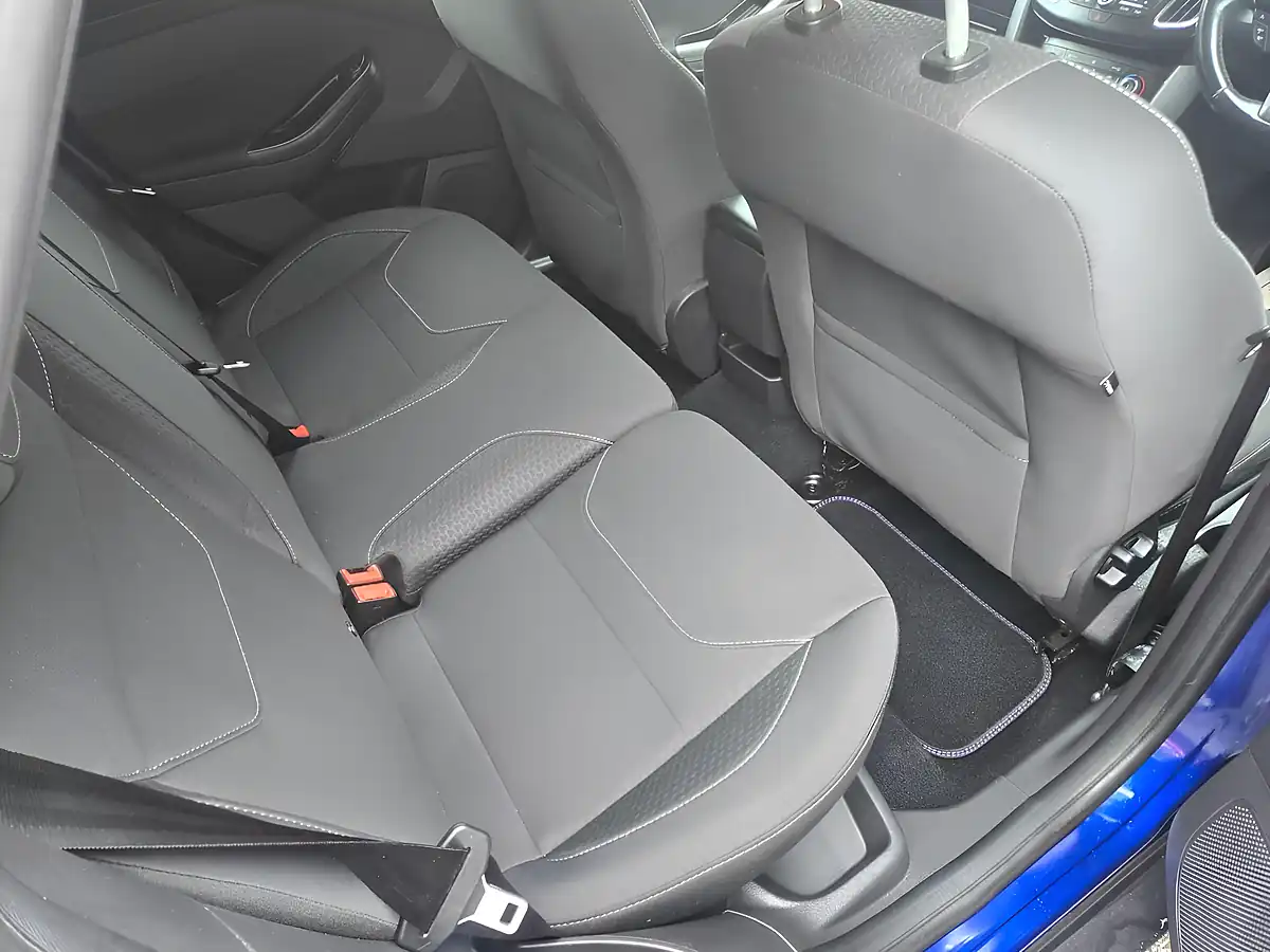 Used 2017 Ford Focus Zetec Edition Blue - Interior and Exterior details 8