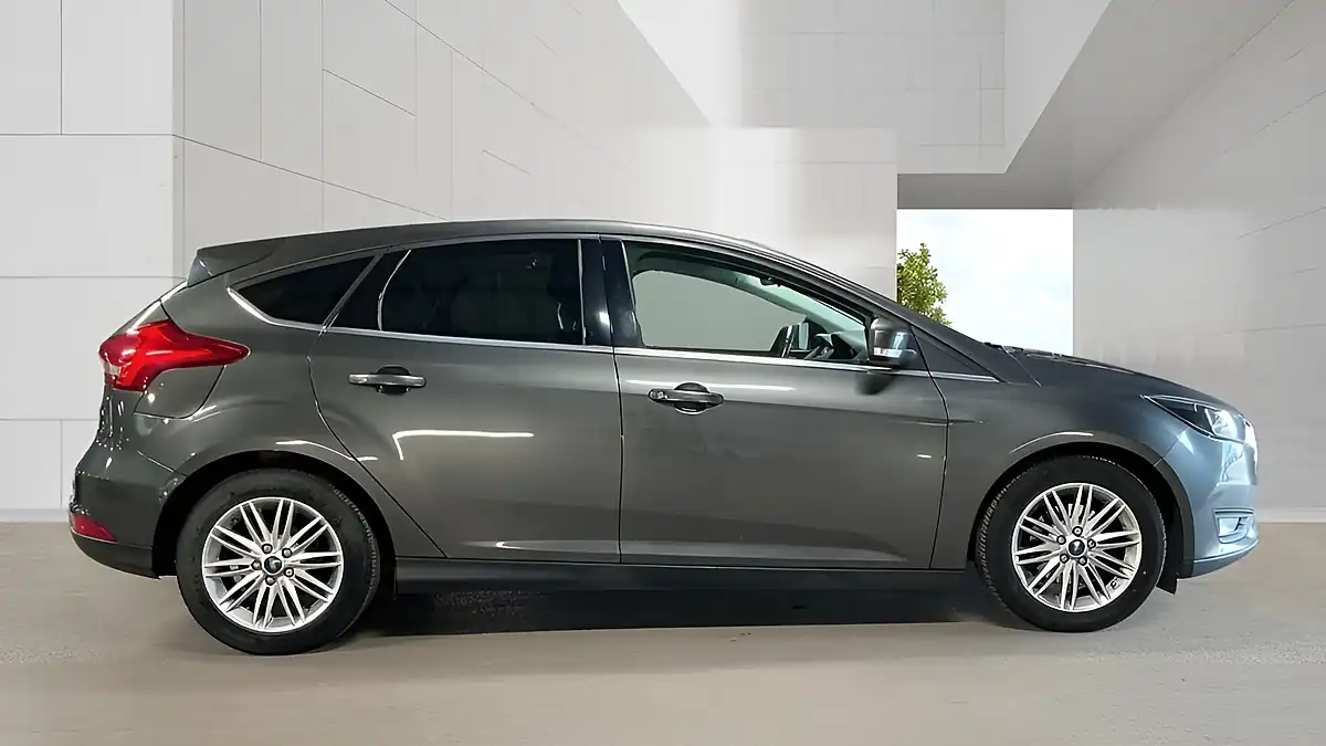 Used 2017 Ford Focus Zetec Edition Grey - Interior and Exterior details 5