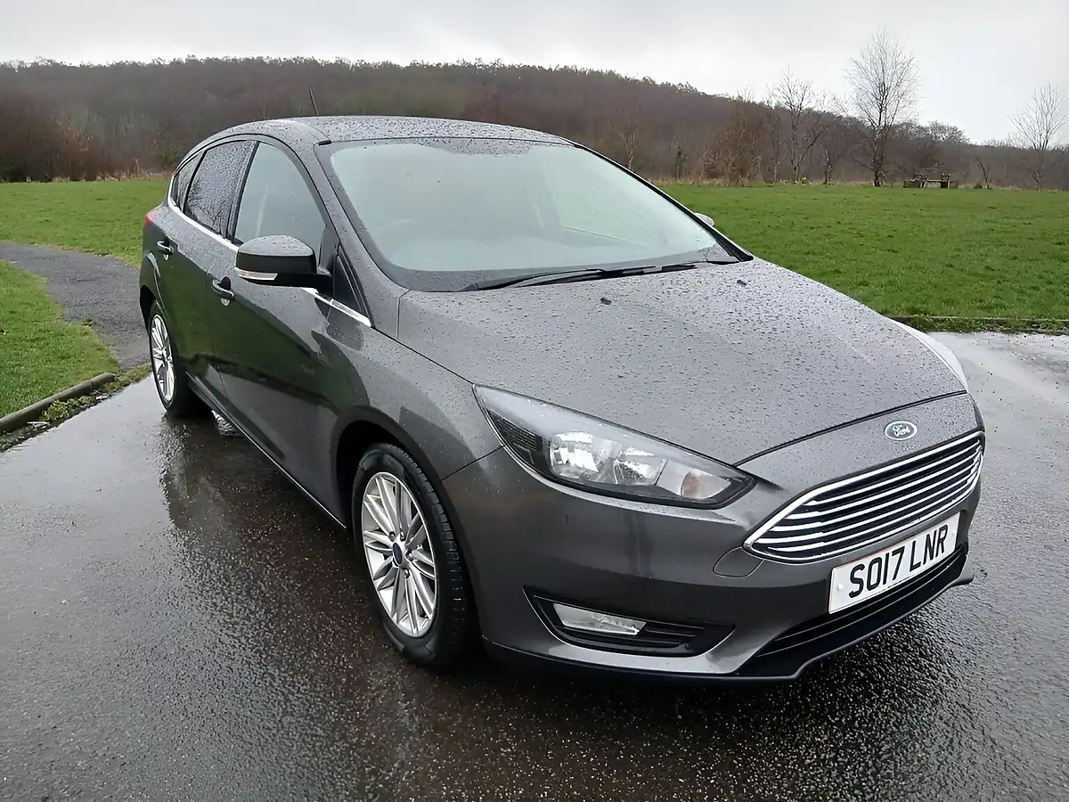 Used 2017 Ford Focus Zetec Edition Grey - Front View
