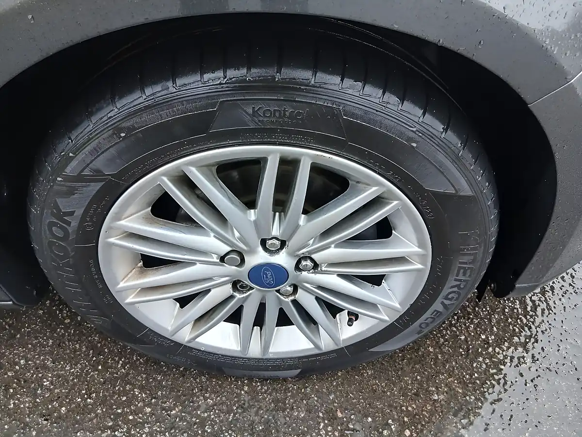Used 2017 Ford Focus Zetec Edition Grey - Interior and Exterior details 15