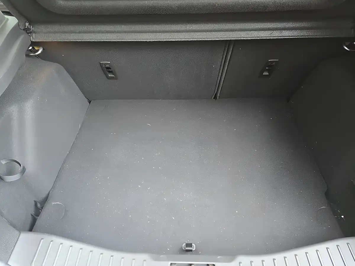 Used 2017 Ford Focus Zetec Edition Silver - Interior and Exterior details 18