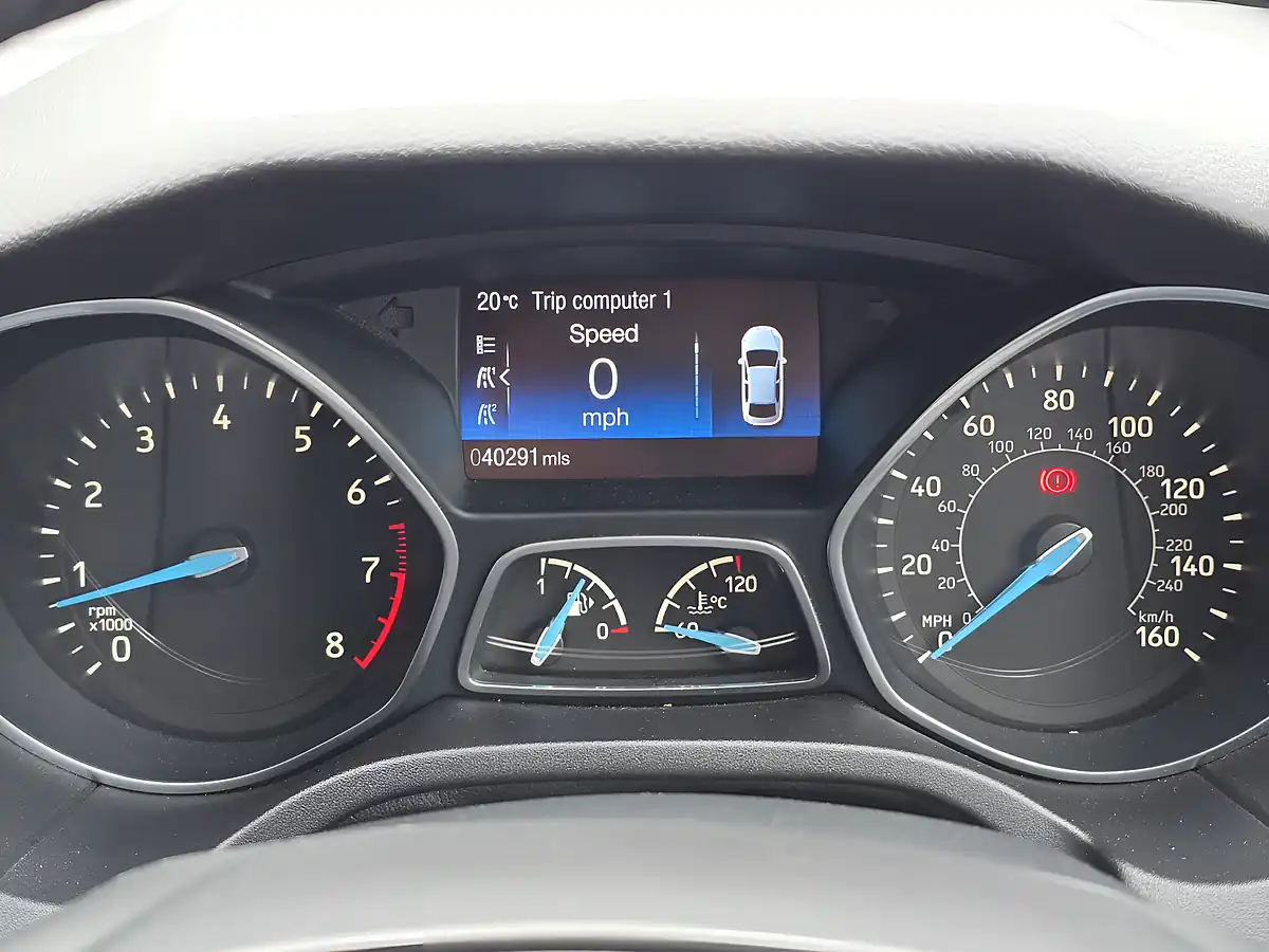 Used 2017 Ford Focus Zetec Edition Silver - Interior and Exterior details 9