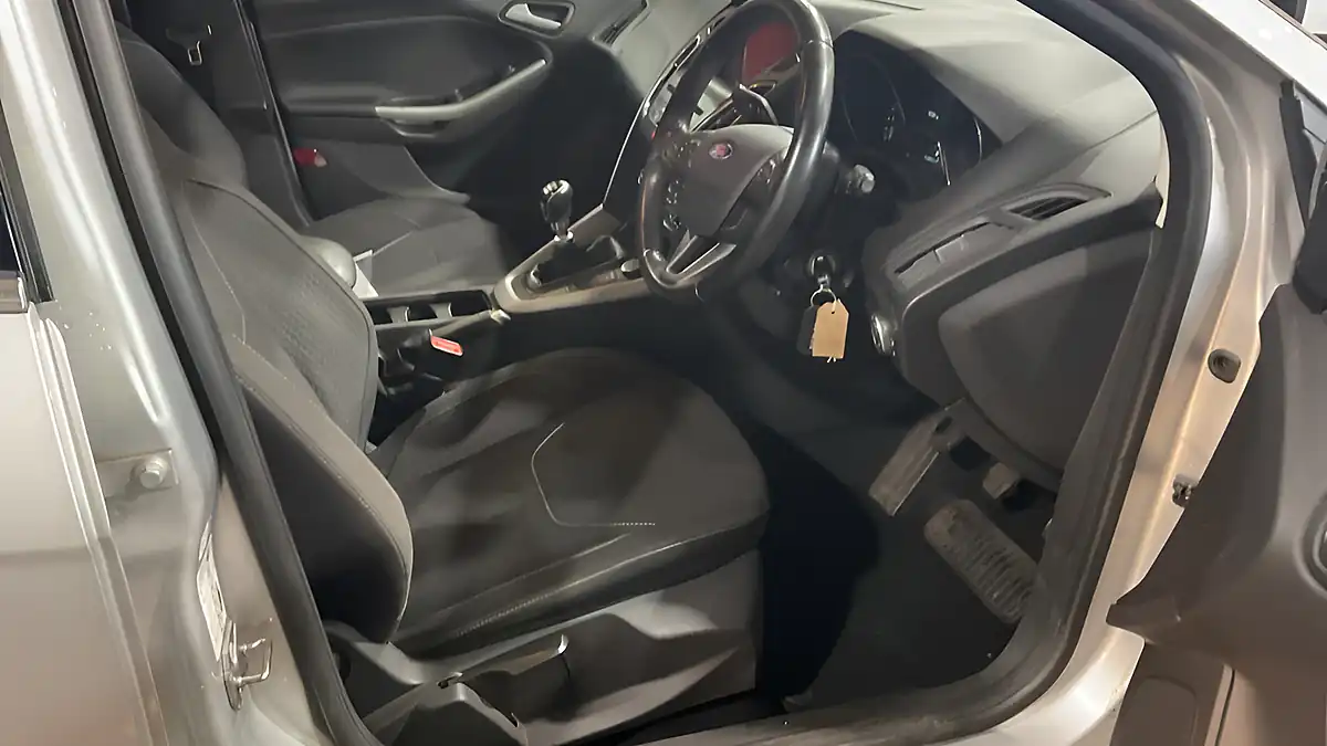 Used 2017 Ford Focus Zetec Edition Silver - Interior and Exterior details 11