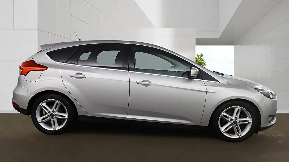 Used 2017 Ford Focus Zetec Edition Silver - Interior and Exterior details 5