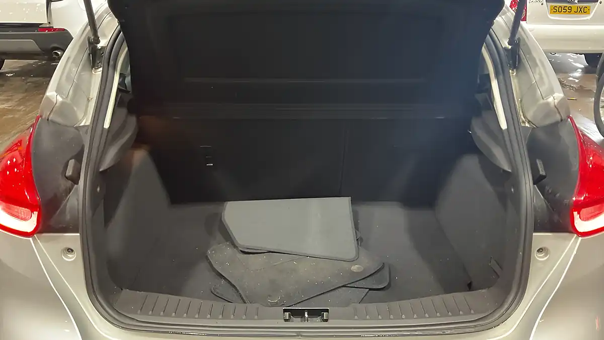 Used 2017 Ford Focus Zetec Edition Silver - Interior and Exterior details 9