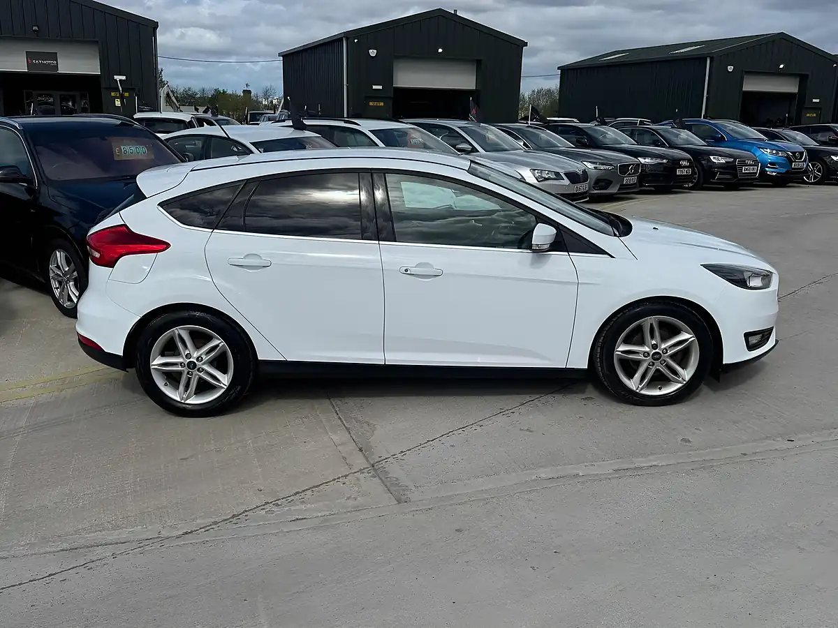 Used 2017 Ford Focus Zetec Edition White - Interior and Exterior details 9