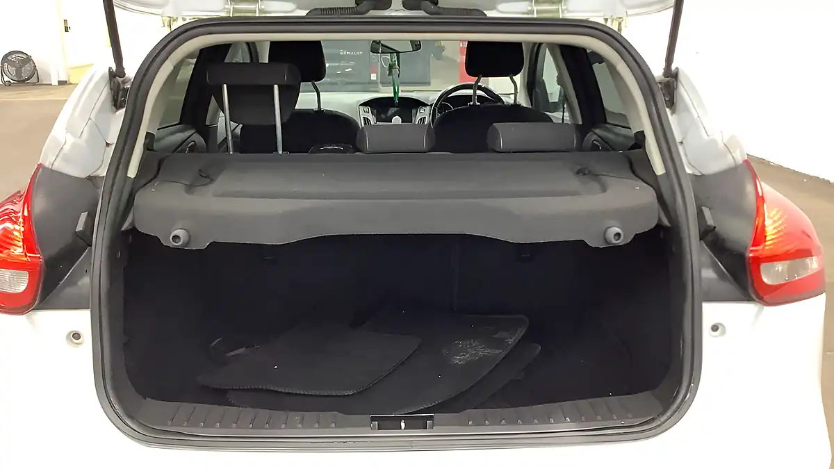 Used 2017 Ford Focus Zetec Edition White - Interior and Exterior details 11