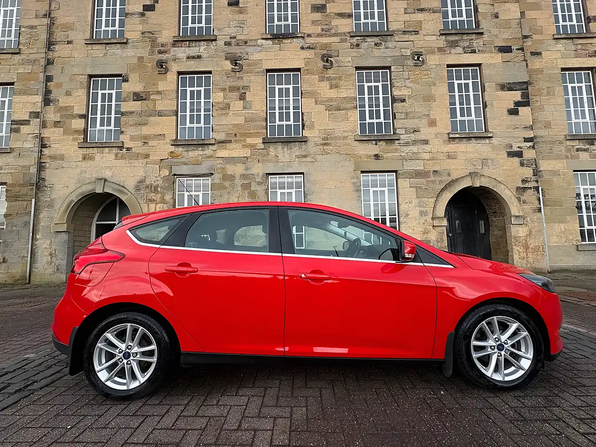Used 2017 Ford Focus Zetec Red - Interior and Exterior details 10