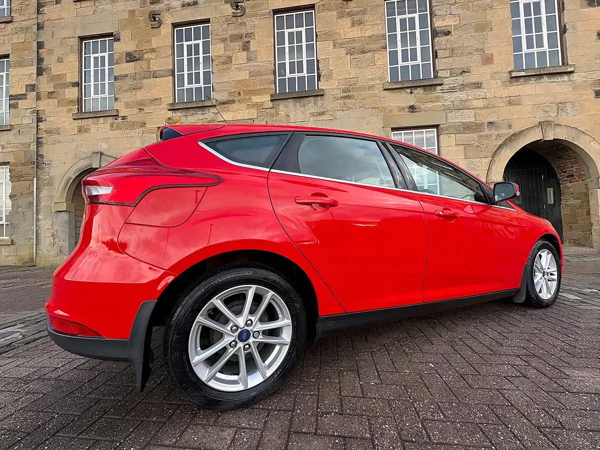 Used 2017 Ford Focus Zetec Red - Interior and Exterior details 17