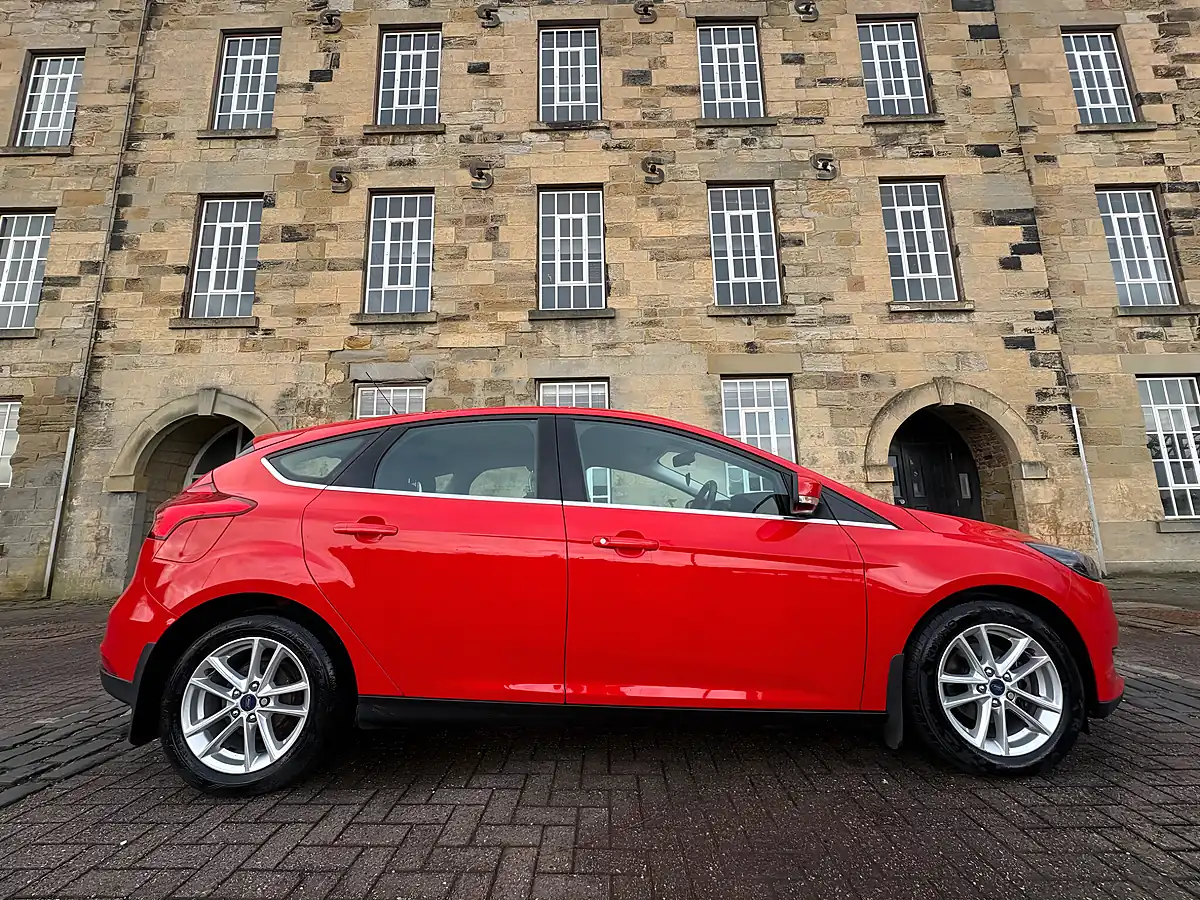 Used 2017 Ford Focus Zetec Red - Interior and Exterior details 9