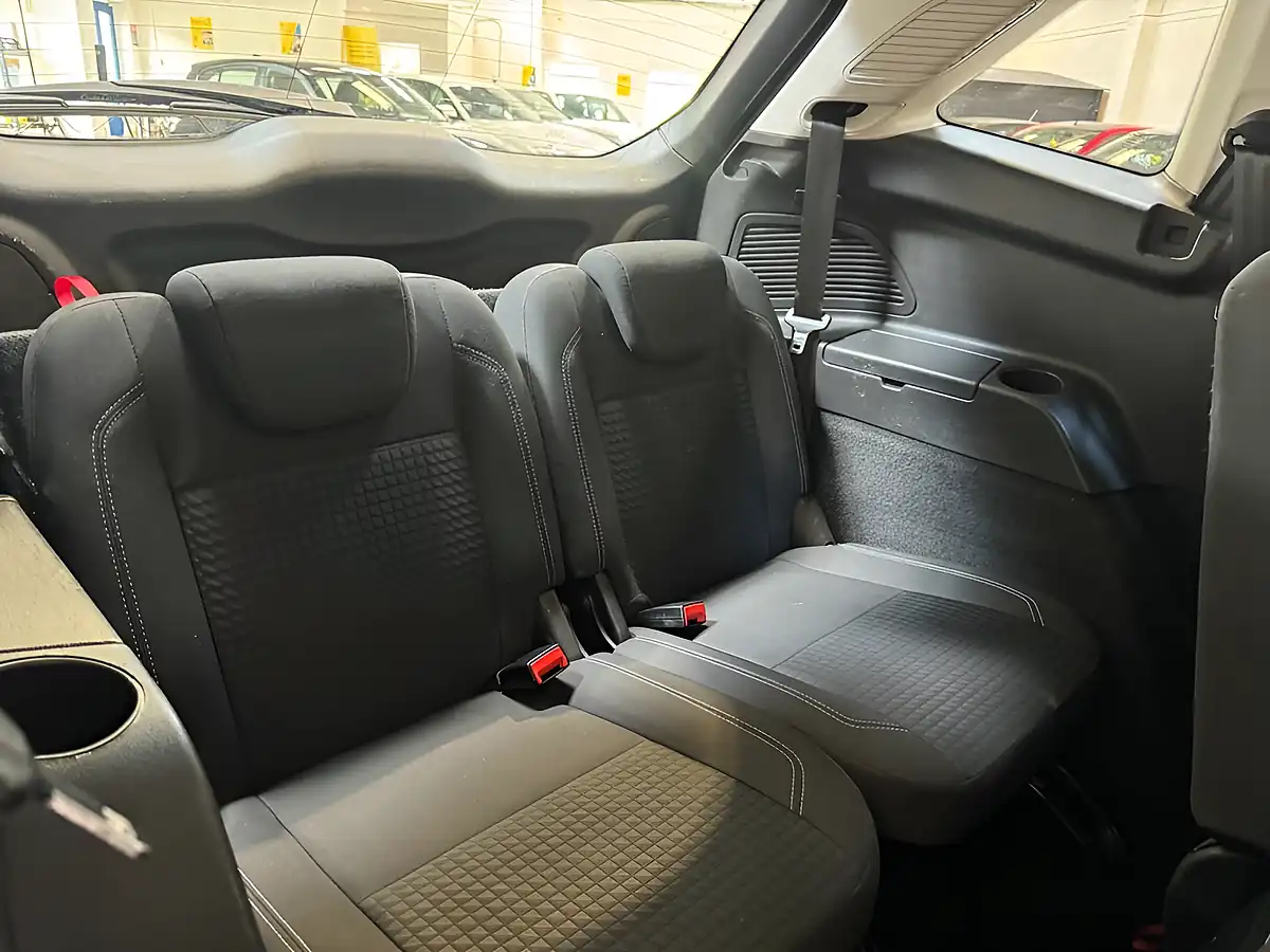 Used 2017 Ford Grand C-Max Zetec Blue - Interior and Exterior details 16