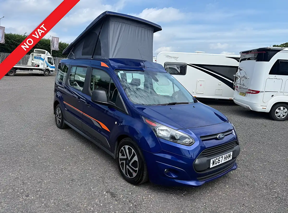 Used 2017 Ford Grand Tourneo Connect Zetec Blue - Front View
