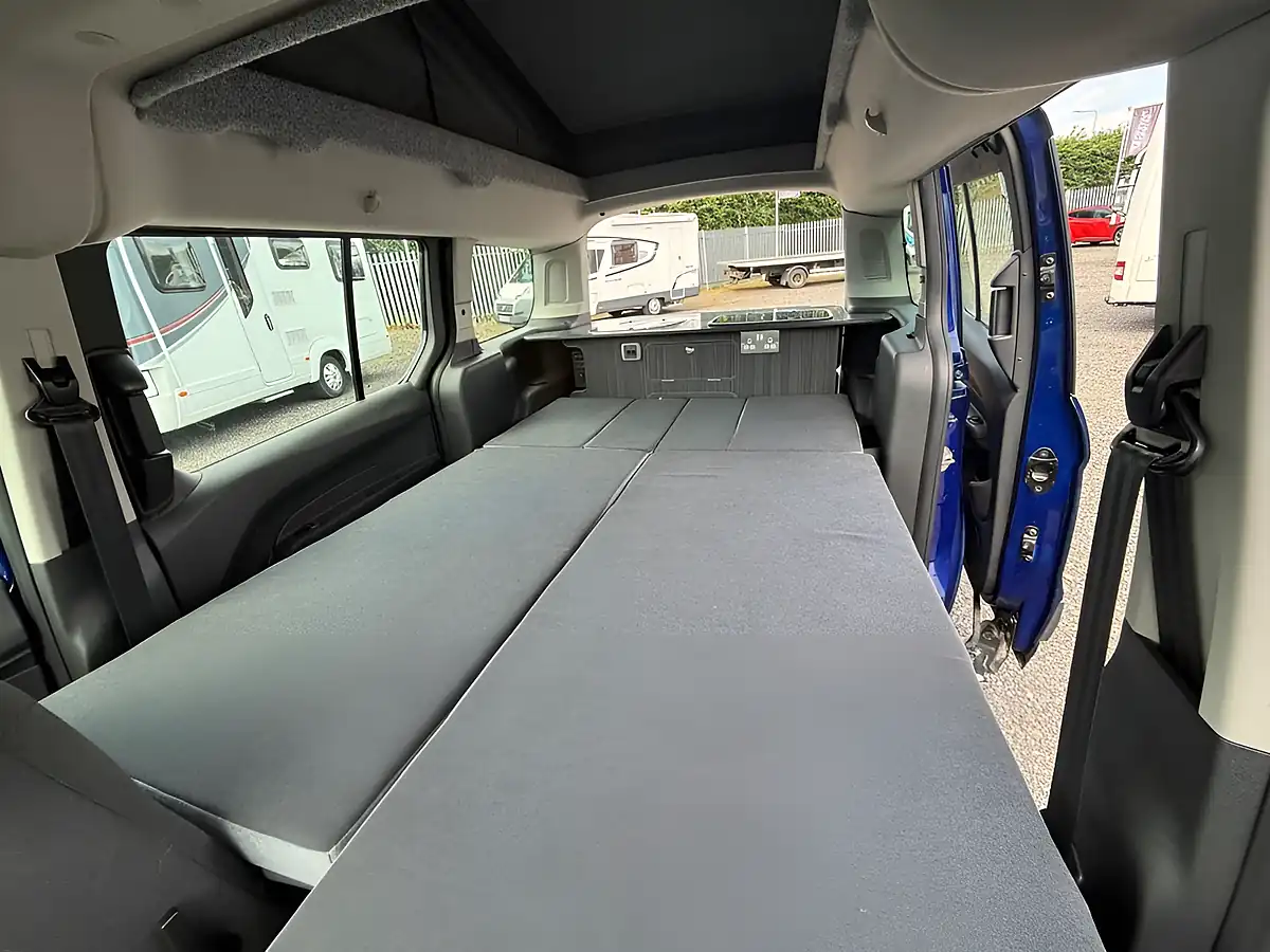 Used 2017 Ford Grand Tourneo Connect Zetec Blue - Interior and Exterior details 16