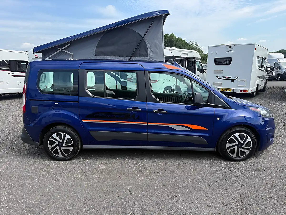 Used 2017 Ford Grand Tourneo Connect Zetec Blue - Interior and Exterior details 8
