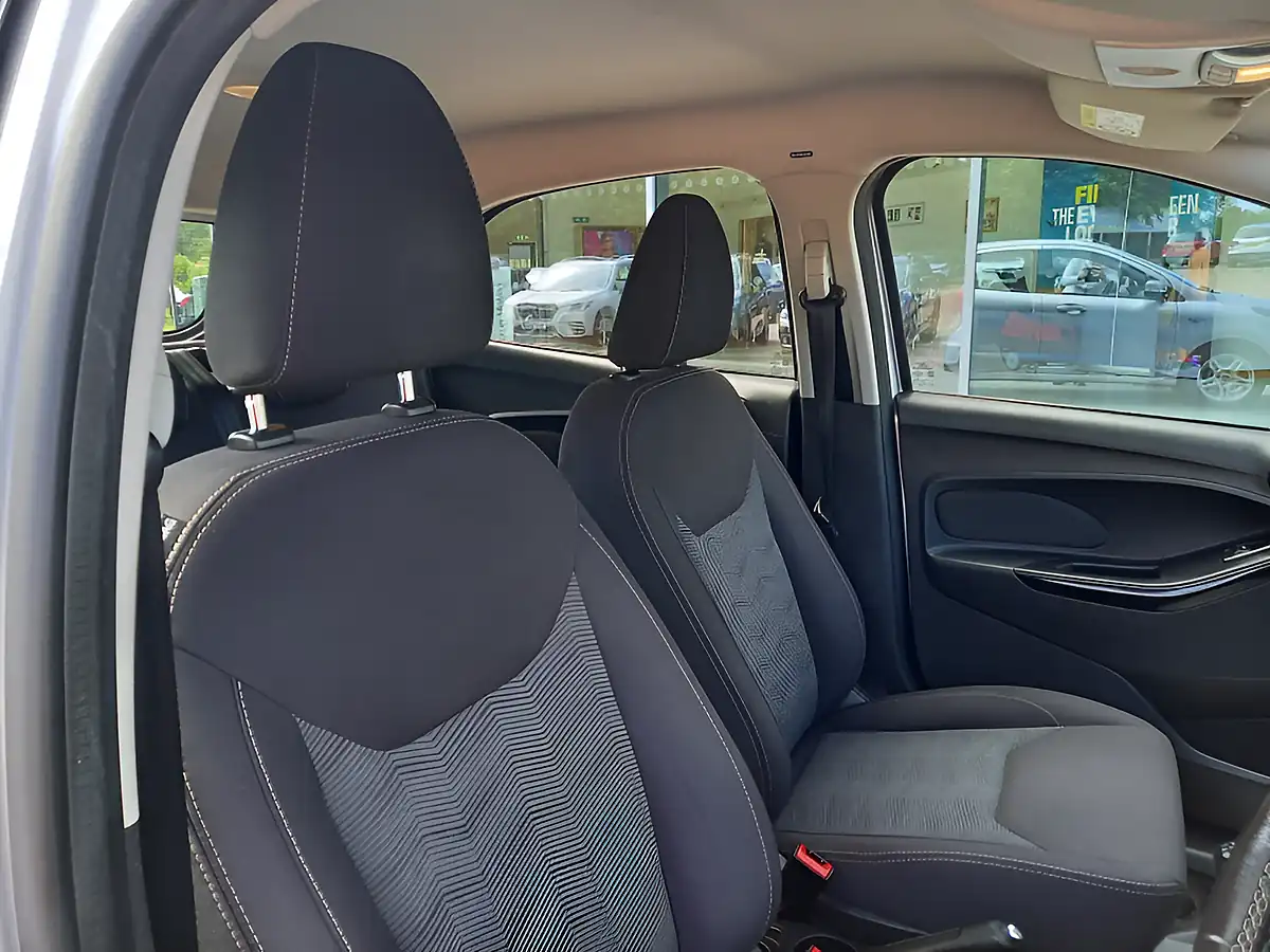 Used 2017 Ford Ka+ Zetec Silver - Interior and Exterior details 13
