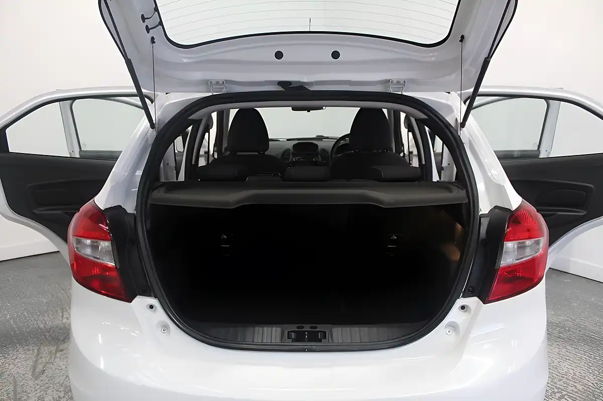 Used 2017 Ford Ka+ Zetec White - Interior and Exterior details 11