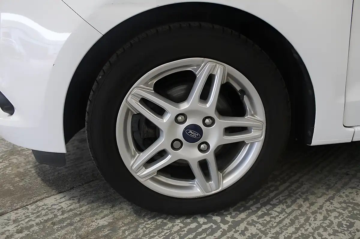 Used 2017 Ford Ka+ Zetec White - Interior and Exterior details 19