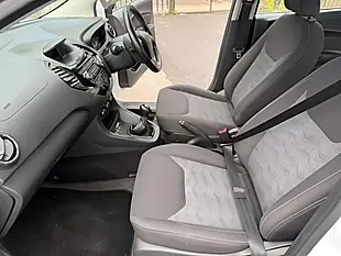 Used 2017 Ford Ka+ Zetec White - Interior and Exterior details 12