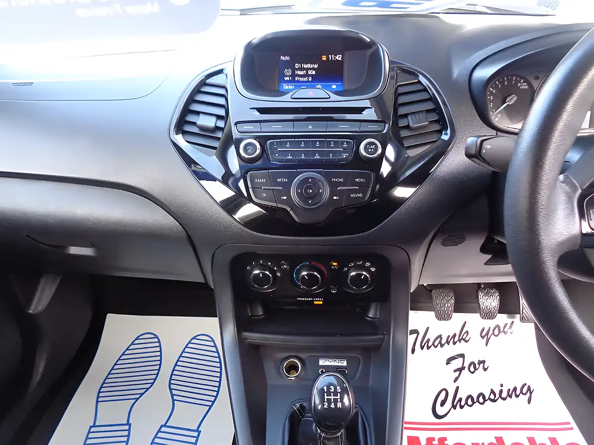 Used 2017 Ford Ka+ Zetec White - Interior and Exterior details 8