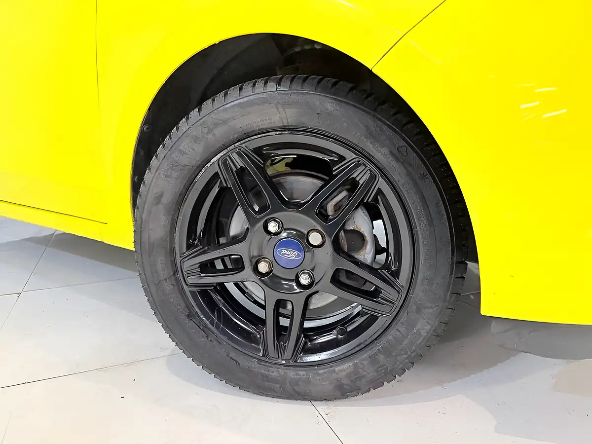 Used 2017 Ford Ka+ Zetec Yellow - Interior and Exterior details 9